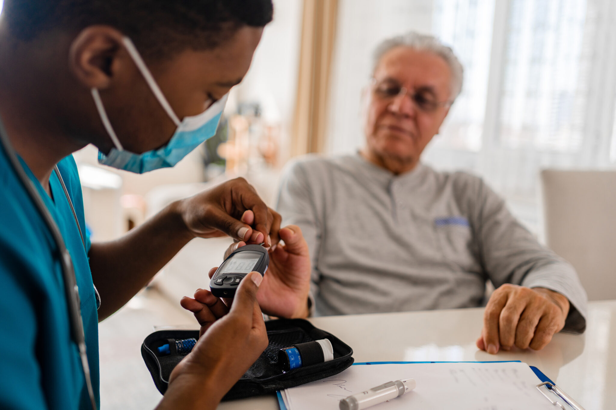 Type 1 Diabetes Care and Device Use in Older Adults—Transatlantic Comparison Based on T1DX-QI and DPV Registries